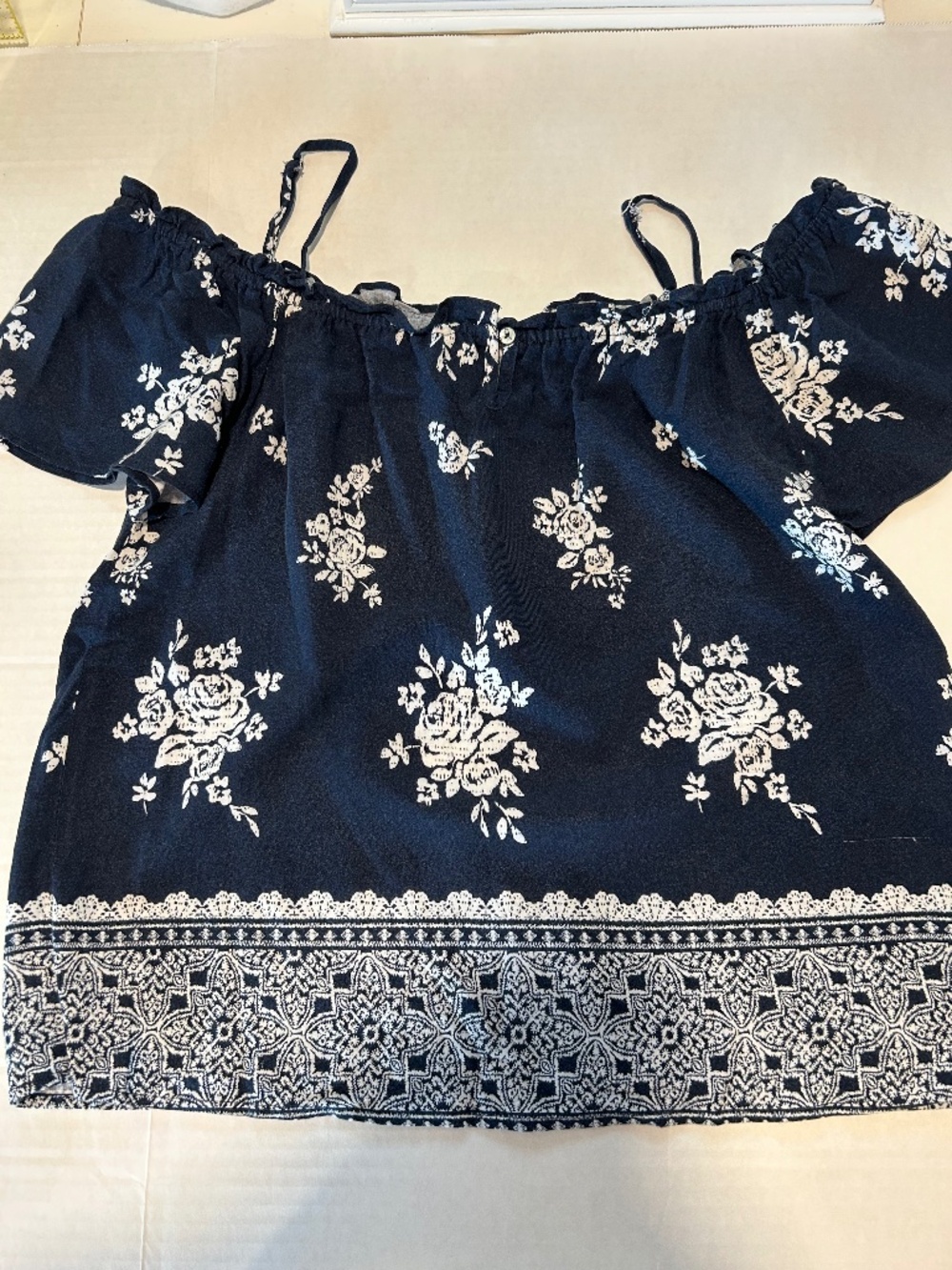 Love Tree Floral off shoulder navy/white M